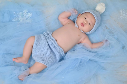 磐石宝宝吐奶黄色